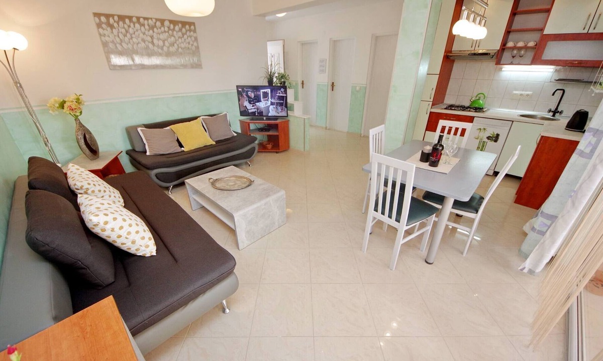 Zavala Apartment | Seafront Apartments Deveron - Two Bedroom Apartment with Balcony and Sea View