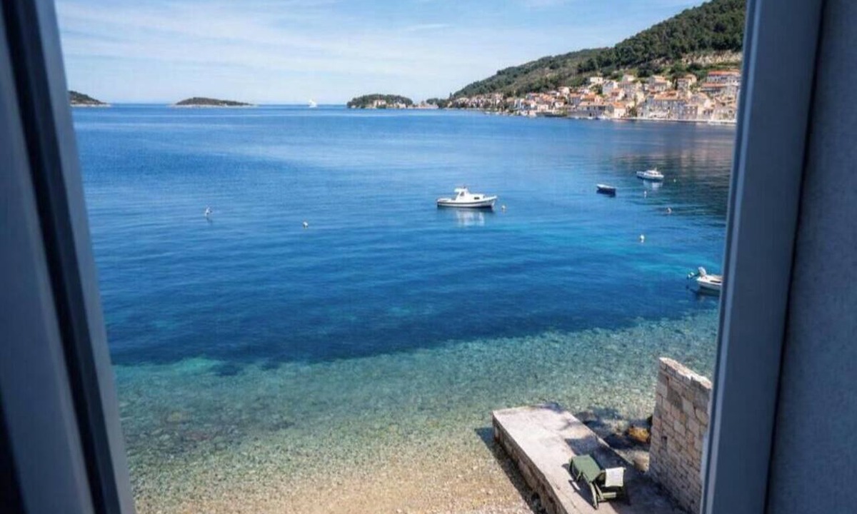 Vis Apartment | Seafront design apartment Vis