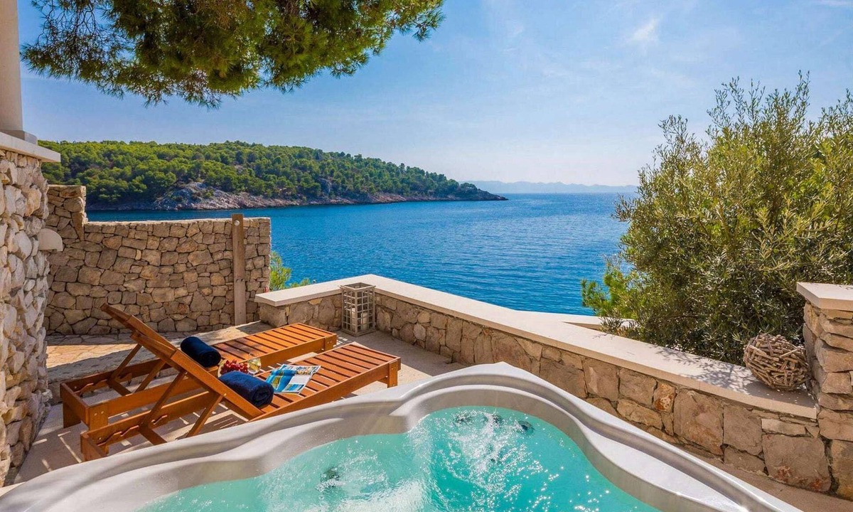 Cove Osibova (Milna) Apartment | Seafront Villa Marella