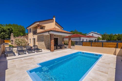 Pinezici House | Semi-detached holiday house DIVNA with private pool