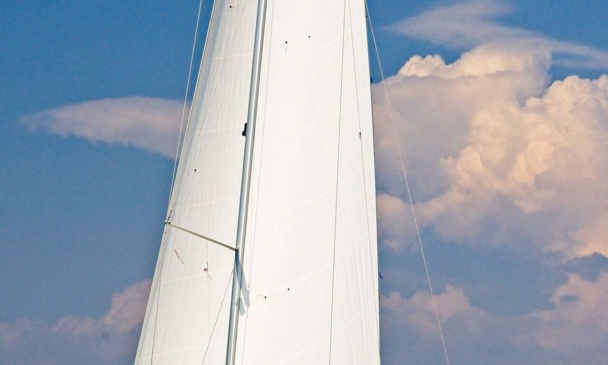 Murter Boat Rental | Sibenik Sun-Kissed Sailing: A Luxurious Beach Experience in Croatia