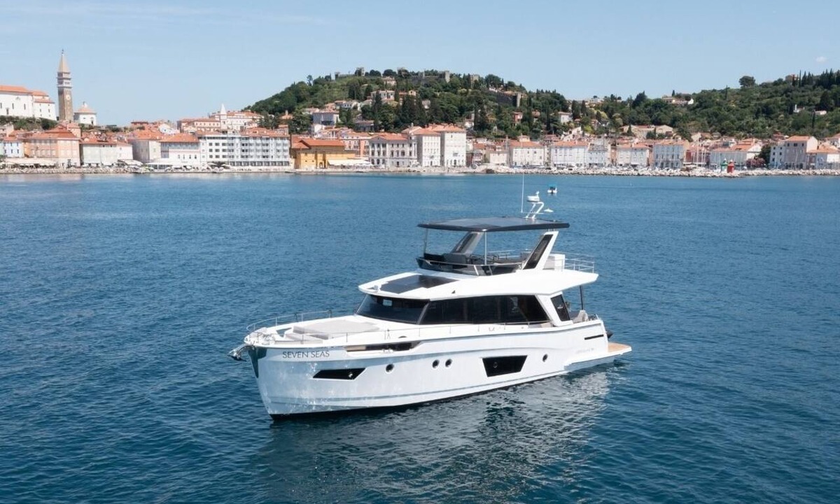 Pirovac Boat Rental | Sibenik Sun-soaked Sailing: A Luxurious Croatian Voyage