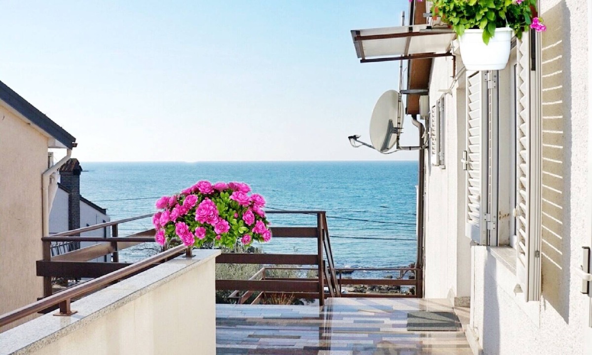 Zambratija Apartment | Spacious accommodation in Zambratija, sea view, 10m from the beach, terrace