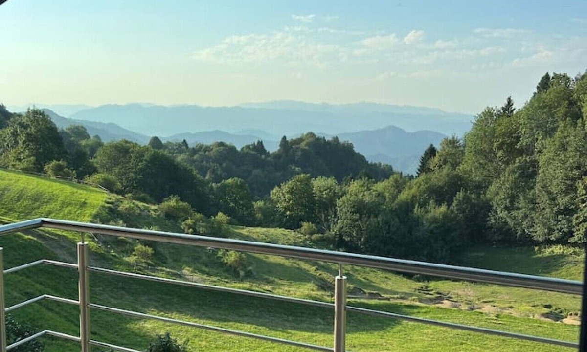 Kambresko Apartment | Spacious Alpine Retreat| 3BR, 2BA|Wood-Fired Sauna