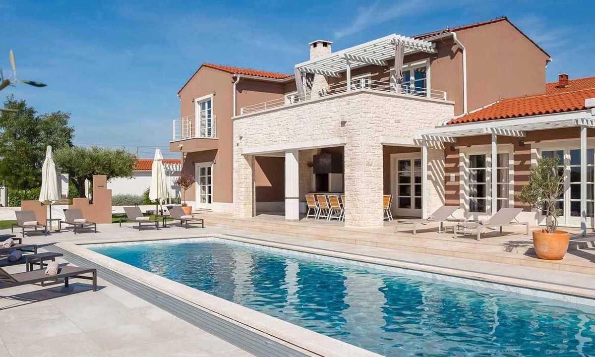 Rezanci Villa | Spacious and modern villa with swimming pool
