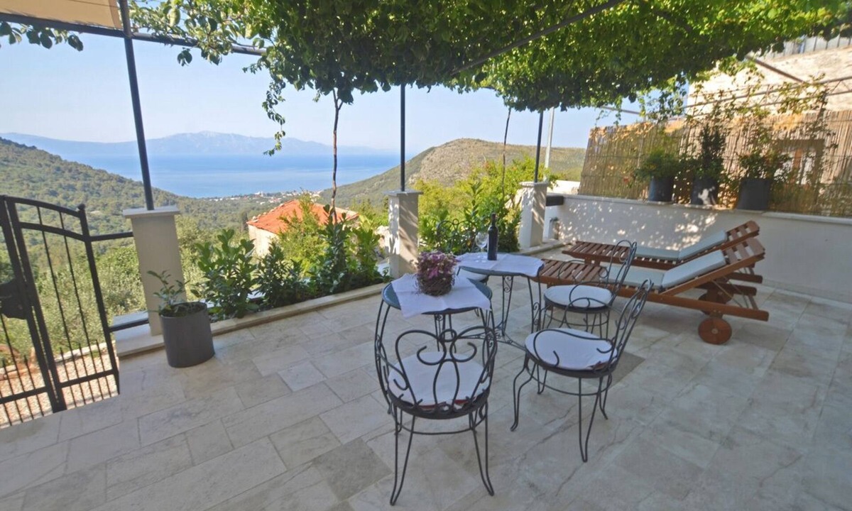 Zaostrog House | STONEHOUSE WITH ORGANIC GARDEN, SEEVIEW