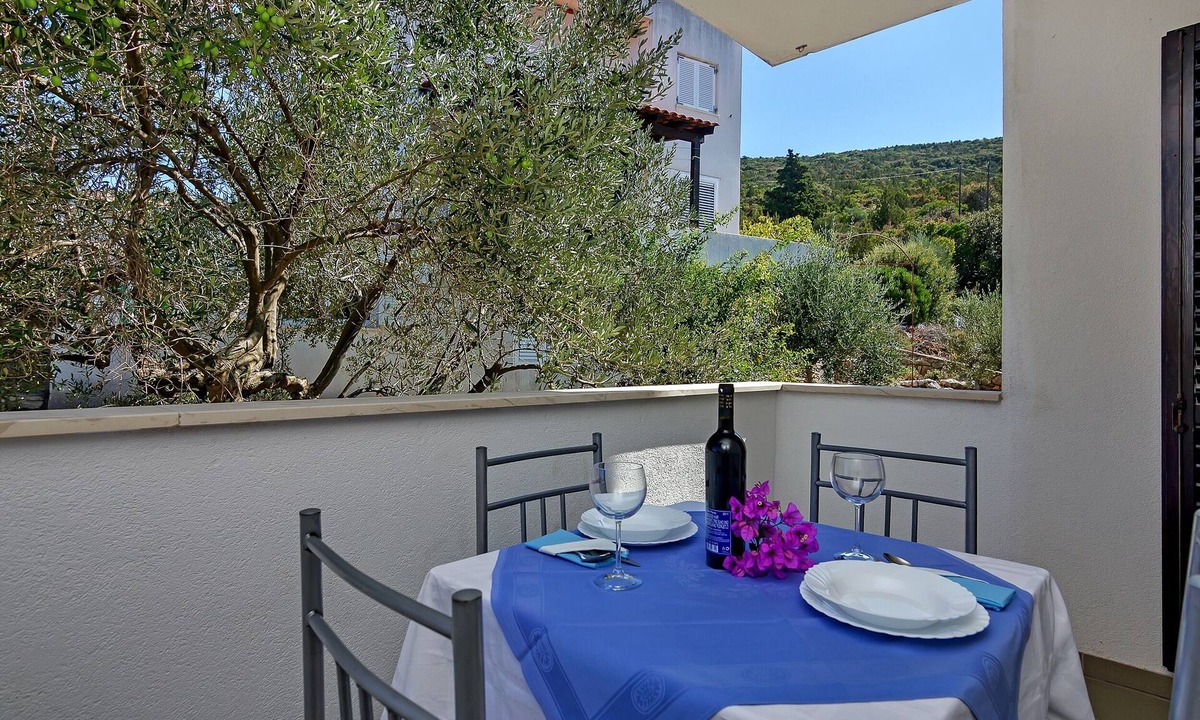 Pokrivenik Apartment | Studio flat near beach Cove Pokrivenik, Hvar (AS-5231-c)