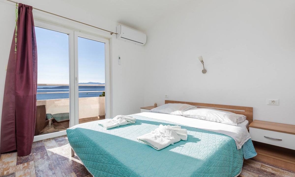 Igrane Apartment | Studio flat with balcony and sea view Igrane, Makarska (AS-22690-c)
