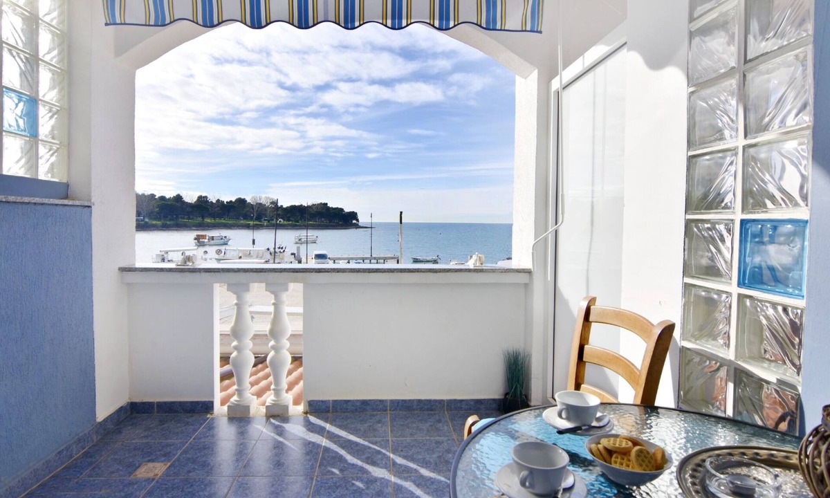 Savudrija Apartment | Studio flat with terrace and sea view Savudrija, Umag (AS-20295-a)