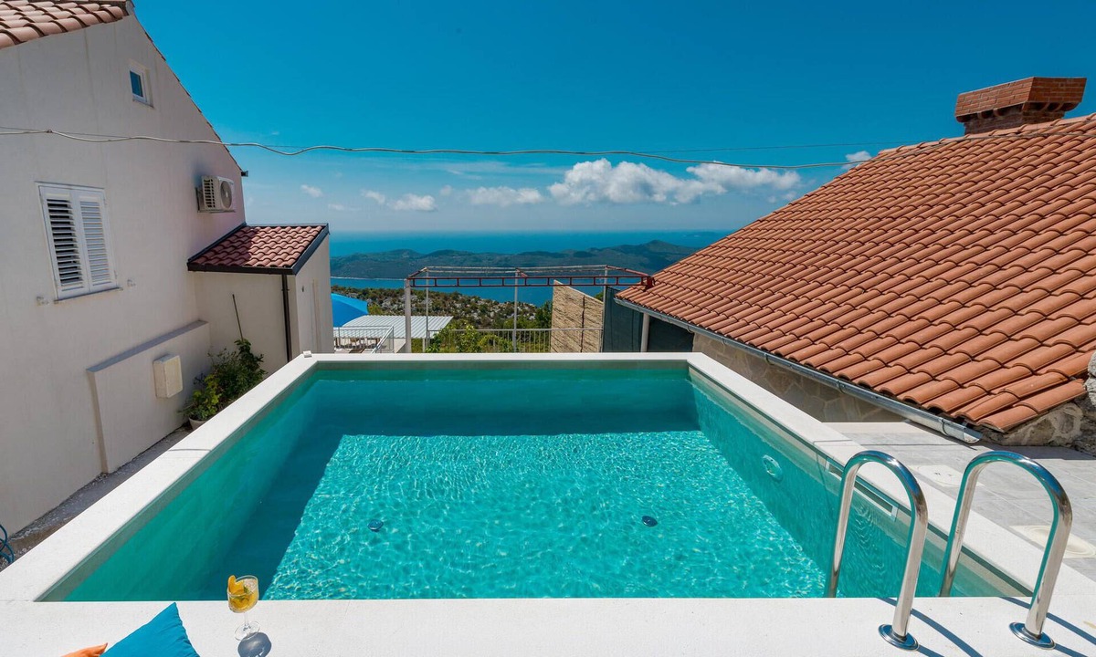 Dubrovacko Primorje Apartment | Stunning apartment in Dubravica