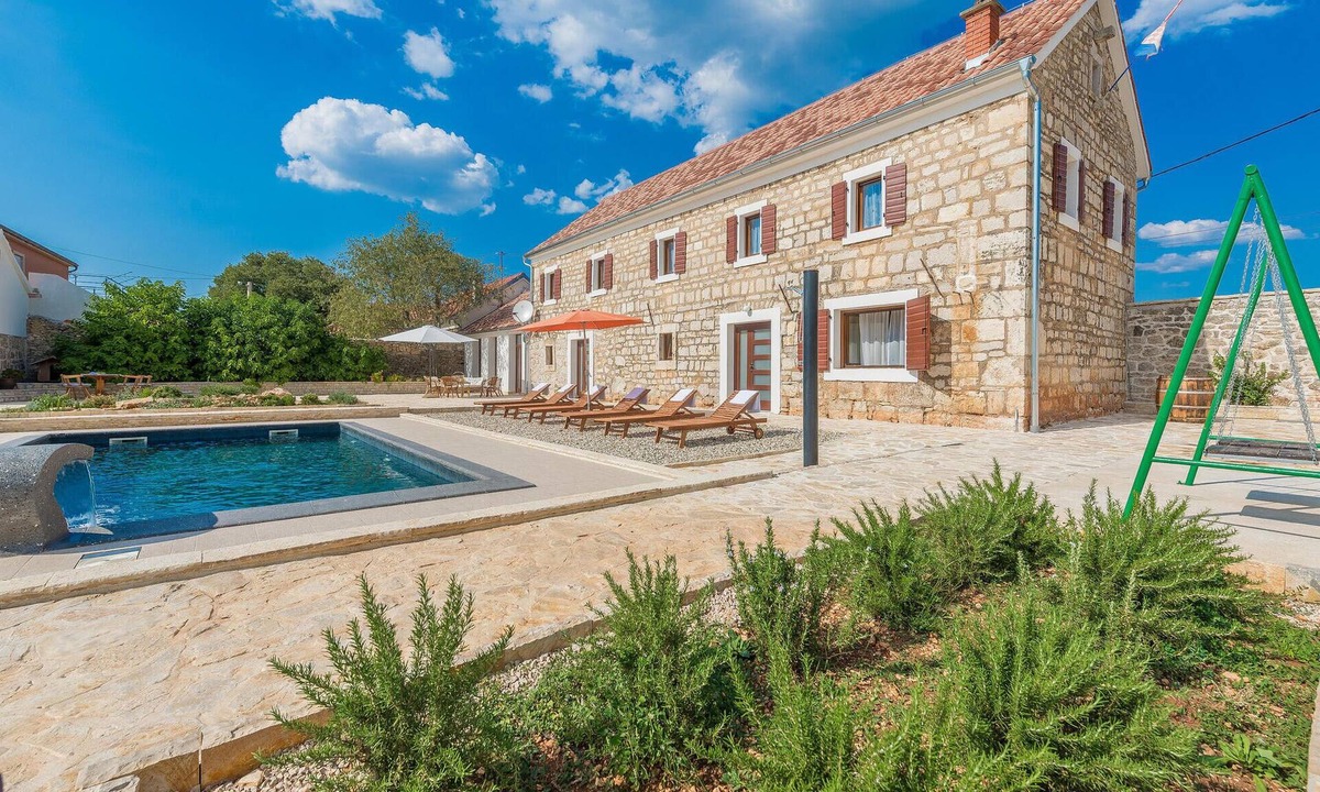 Oklaj House | Stunning home in Citluk