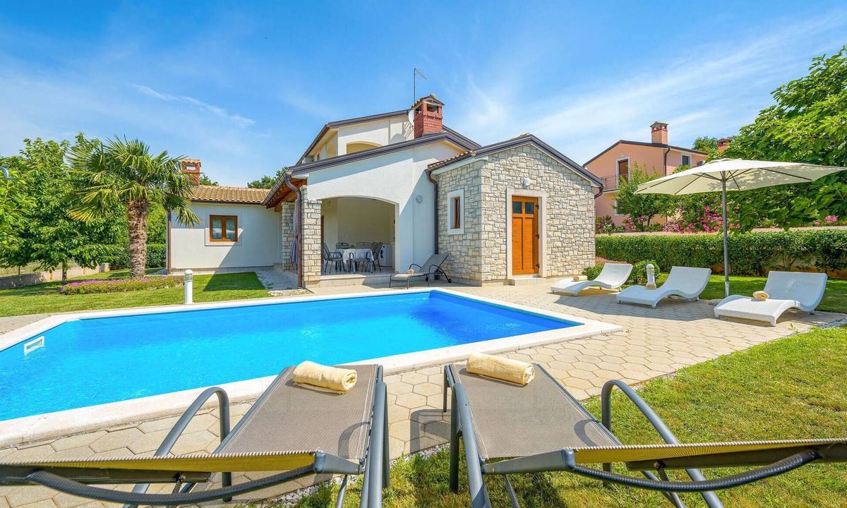 Mofardini House | Stunning home in Kmacici