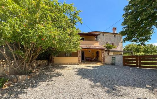 Kosinozici House | Stunning Home In Kosinozici With Wifi