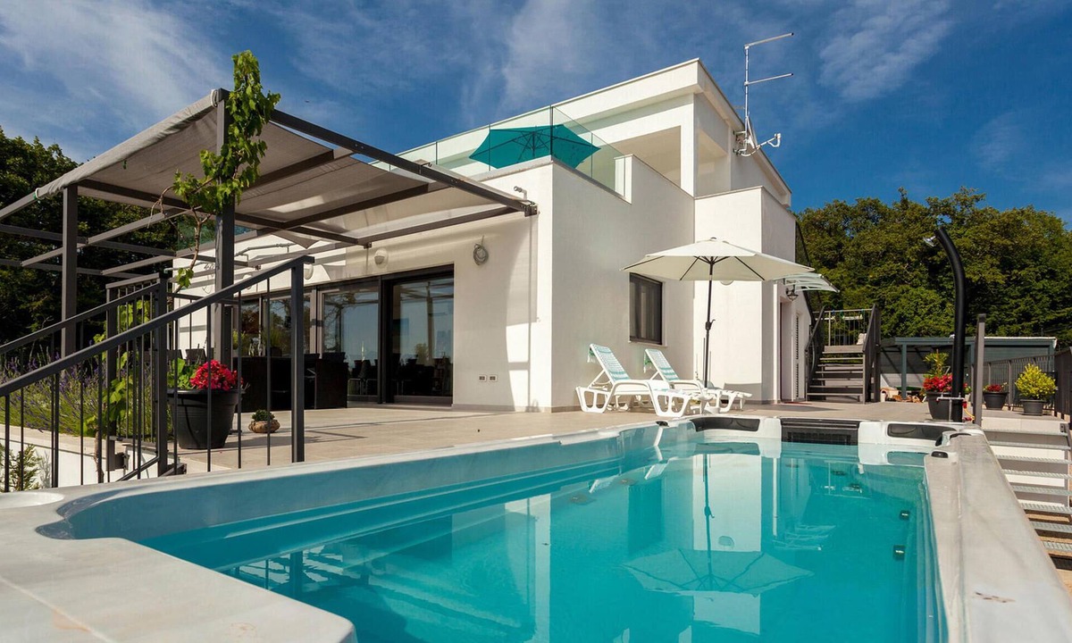 Sveti Vid-Miholjice House | Stunning home in Malinska with heated swimming pool