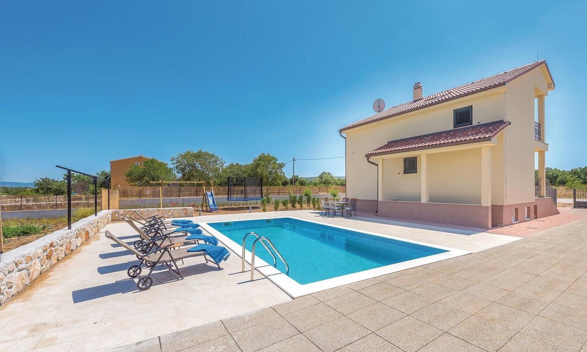 Drnis House | Stunning home in Pakovo Selo