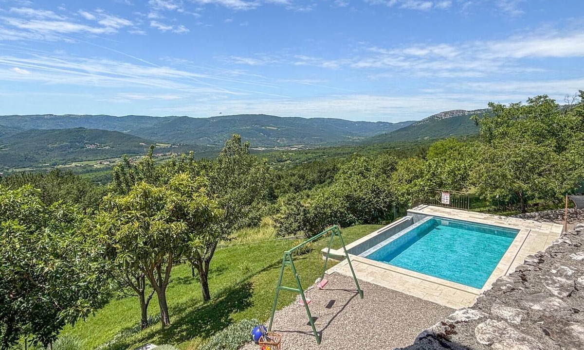 Buzet House | Stunning home in Pocekaji