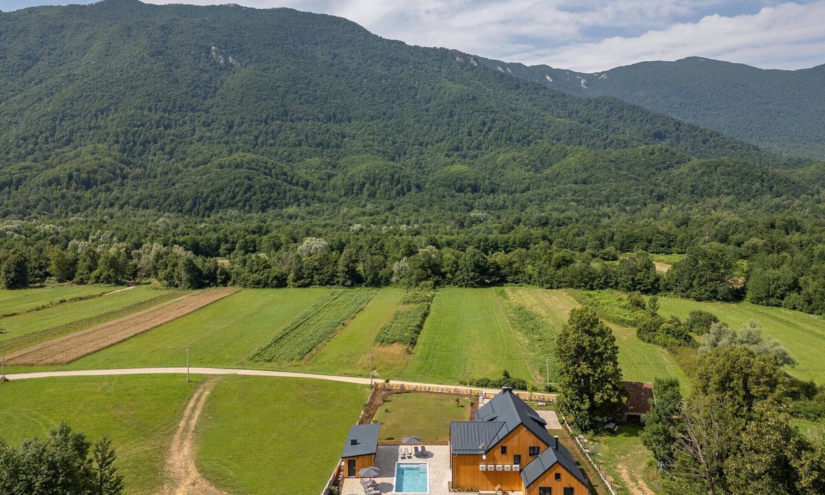 Brusane House | Stunning home in Rizvanusa with sauna