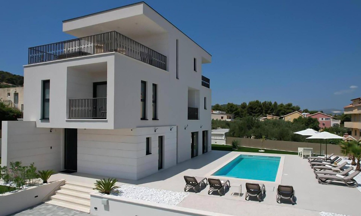 Slatine House | Stunning home in Slatine