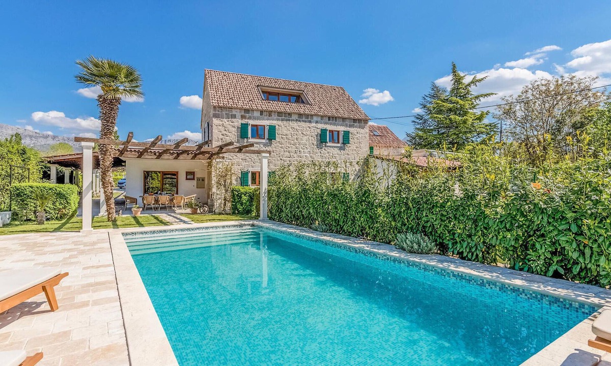 Solin House | Stunning home in Solin