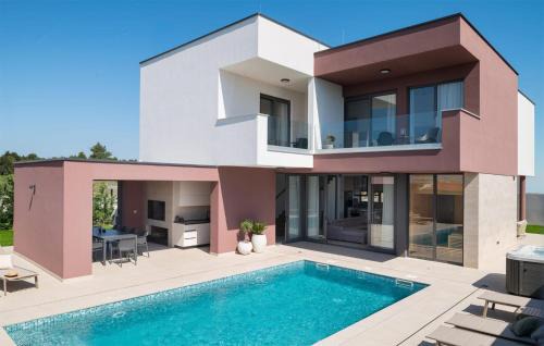 Vrsi House | Stunning Home In Vrsi With Sauna
