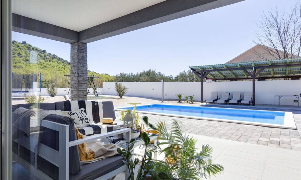 Stankovci House | Stunning private villa for 8 people with private pool, A/C, WIFI, TV, patio and pets allowed