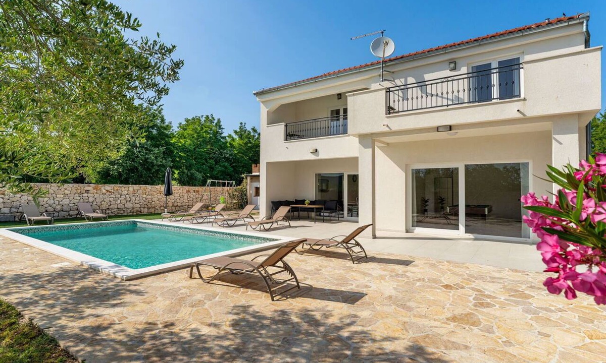 Velim House | Stunning private villa with WIFI, private pool, A/C, TV, terrace, pets allowed and panoramic view