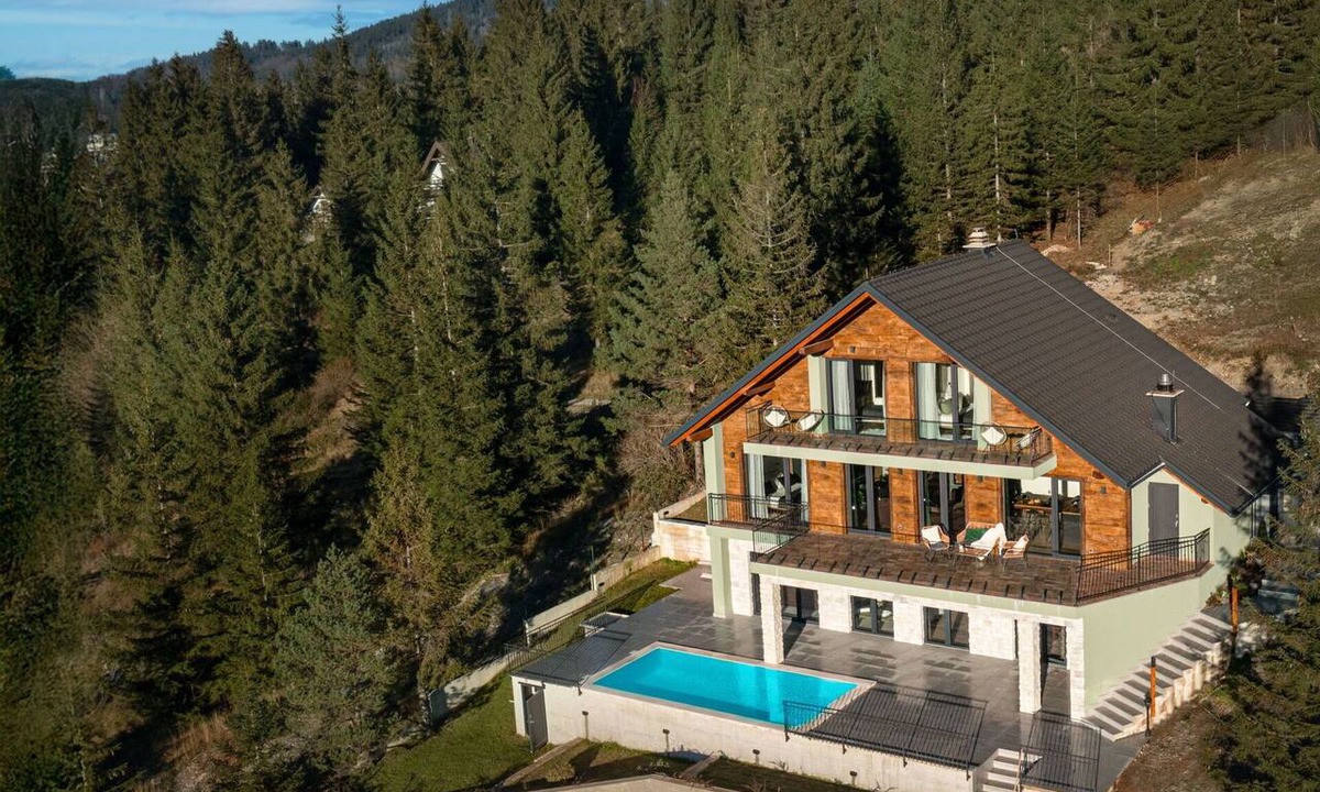 Ravna Gora Villa | Stunning private villa for 8 guests with hot tub, WIFI, A/C, private pool, TV and terrace