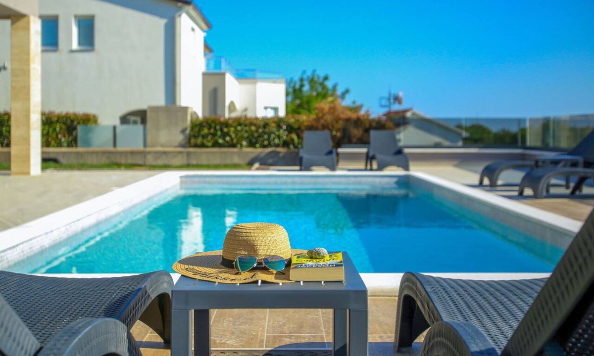 Viskovici Villa | Stunning private villa for 7 people with WIFI, private pool, hot tub, A/C, TV and terrace