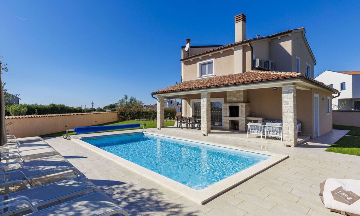 Loborika Villa | Stunning private villa for 8 guests with WIFI, private pool, A/C, TV, terrace and pets allowed