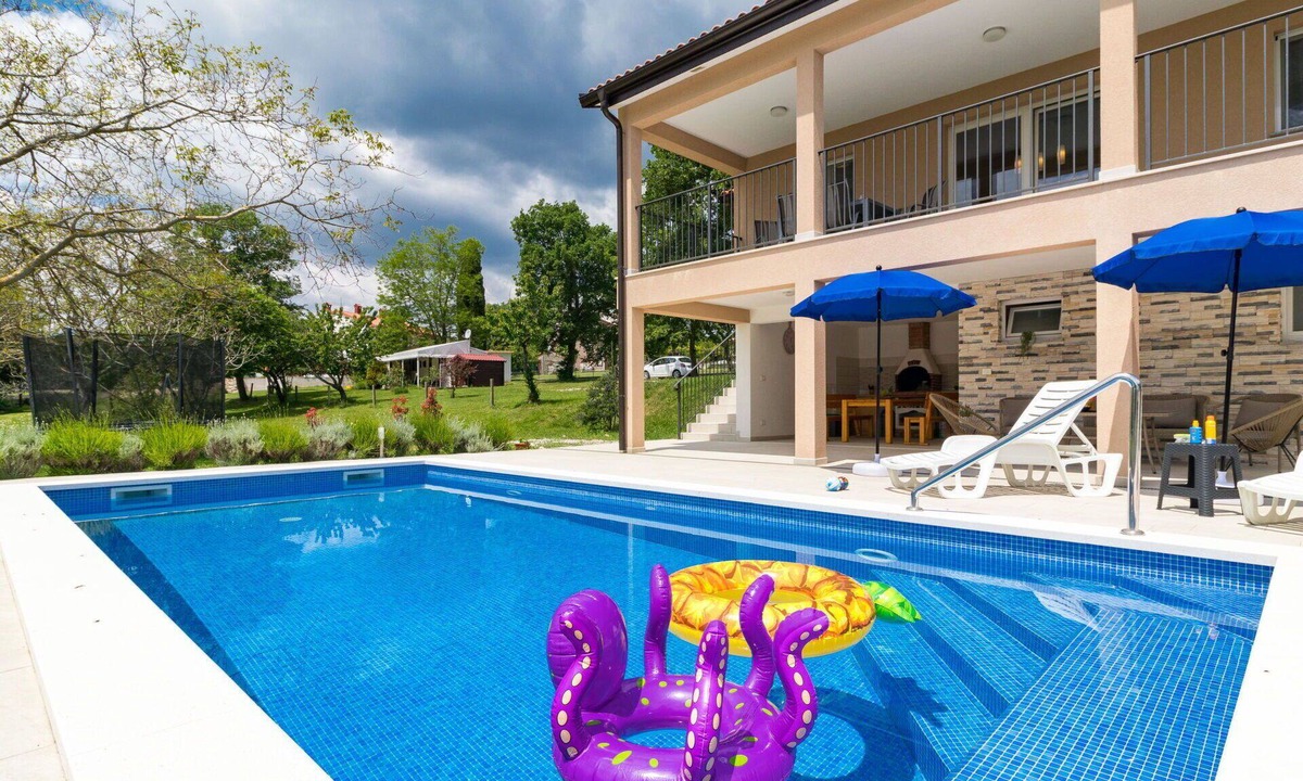 Vinez House | Stunning private villa for 6 people with A/C, WIFI, private pool, TV and terrace
