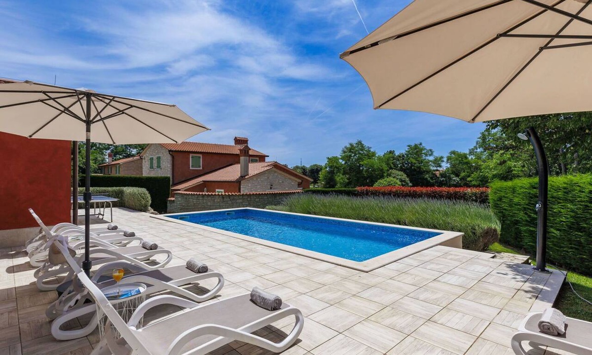 Sumber House | Stunning private villa for 10 guests with A/C, WIFI, private pool, TV, terrace and pets allowed