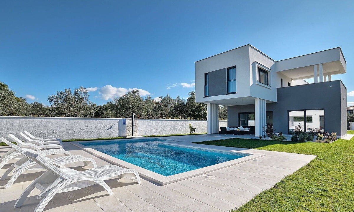 Stinjan Villa | Stunning private villa for 8 guests with WIFI, private pool, A/C, TV and terrace