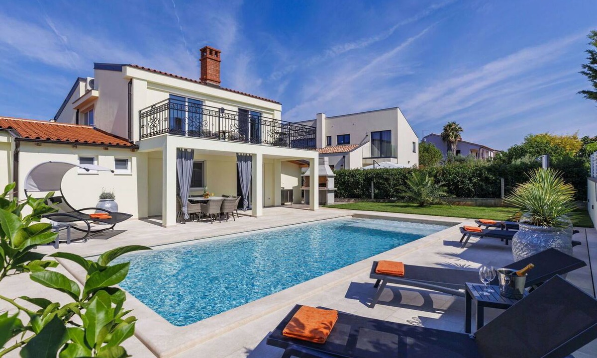 Stinjan Villa | Stunning private villa for 7 guests with A/C, private pool, WIFI, TV and terrace