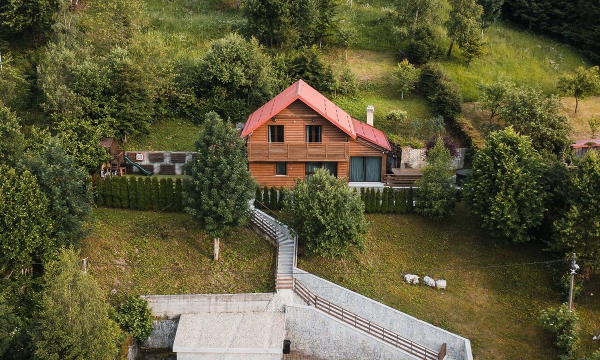 Fuzine Villa | Stunning private villa for 8 guests with WIFI, hot tub, TV and patio