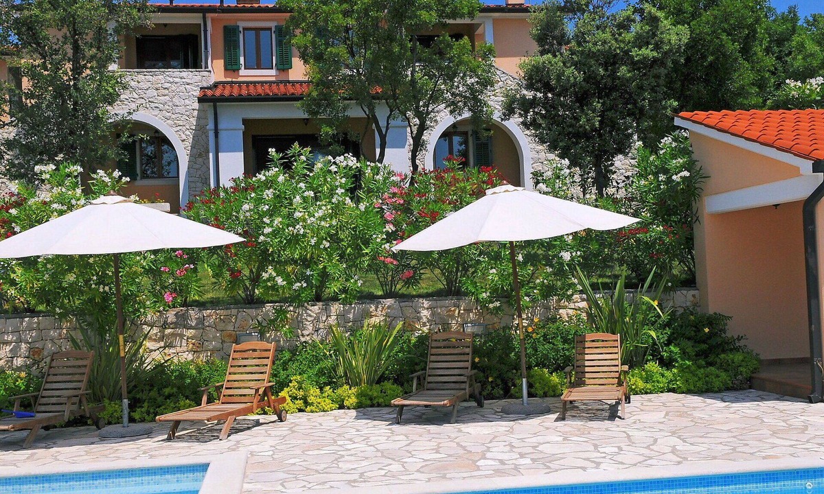 Stanisovi Villa | Stunning private villa for 10 guests with A/C, WIFI, pool, TV and terrace
