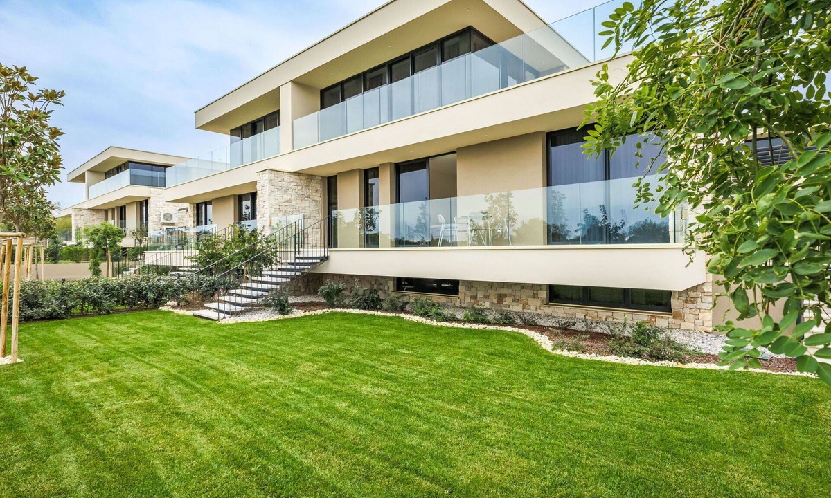Crveni Vrh House | Stunning villa for 8 guests with pool, A/C, hot tub, WIFI, TV and terrace