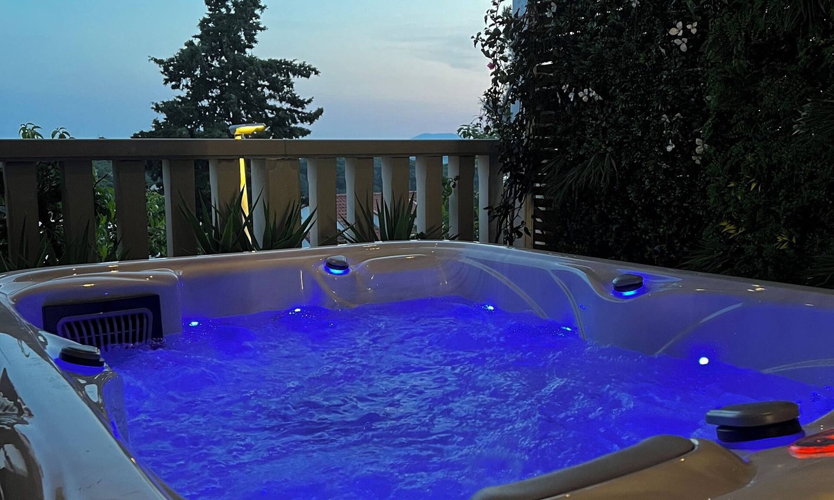 Krizna luka Bed & Breakfast | Stylish Double Room + Breakfast & Private Jacuzzi