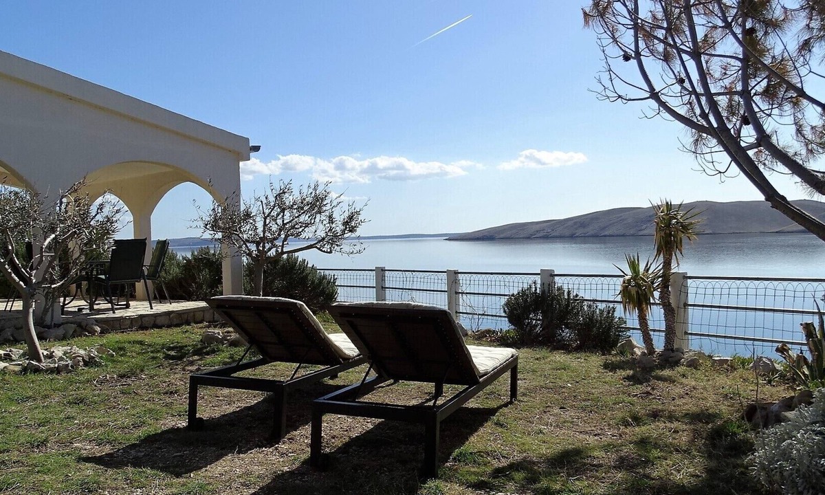 Miskovici House | SUMMER RESIDENCE DIRECTLY AT THE SEA