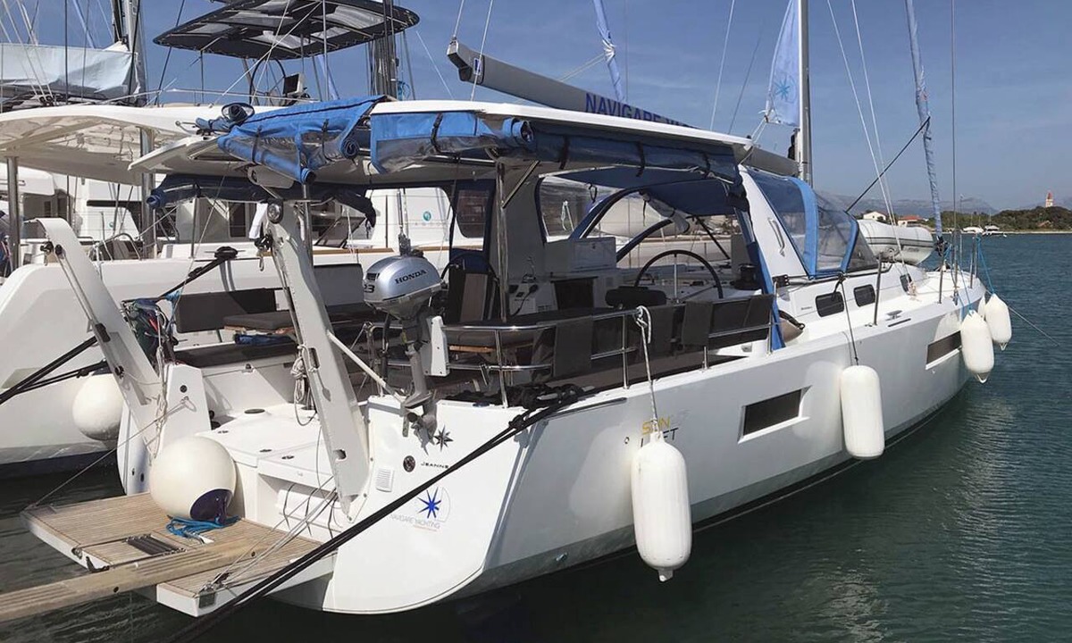 Businci Boat Rental | Sun-kissed Sailing Adventure in Split-Dalmatia, Croatia