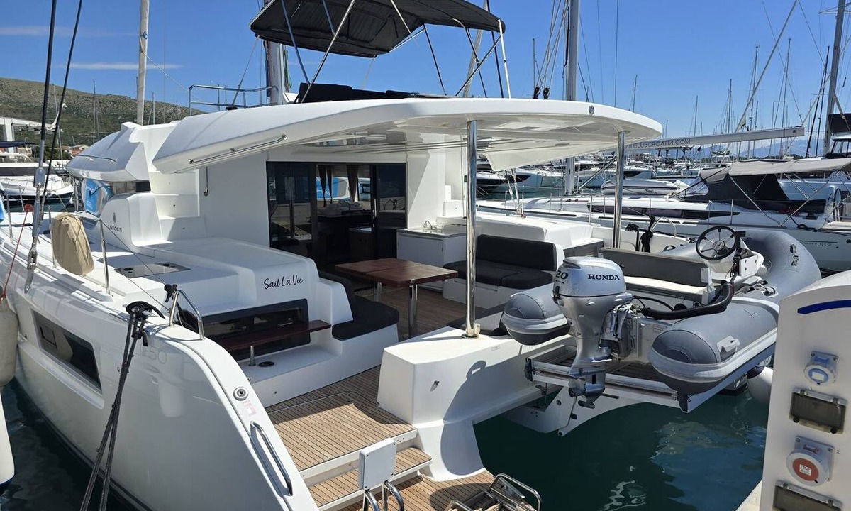 Businci Boat Rental | Sun-kissed Sailing Adventure in Split-Dalmatia, Croatia