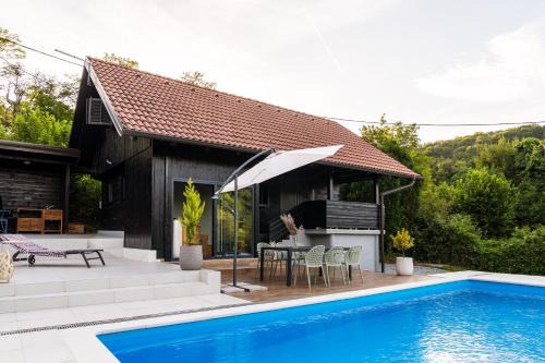 Zabok House | T Lodge - Holiday home in nature