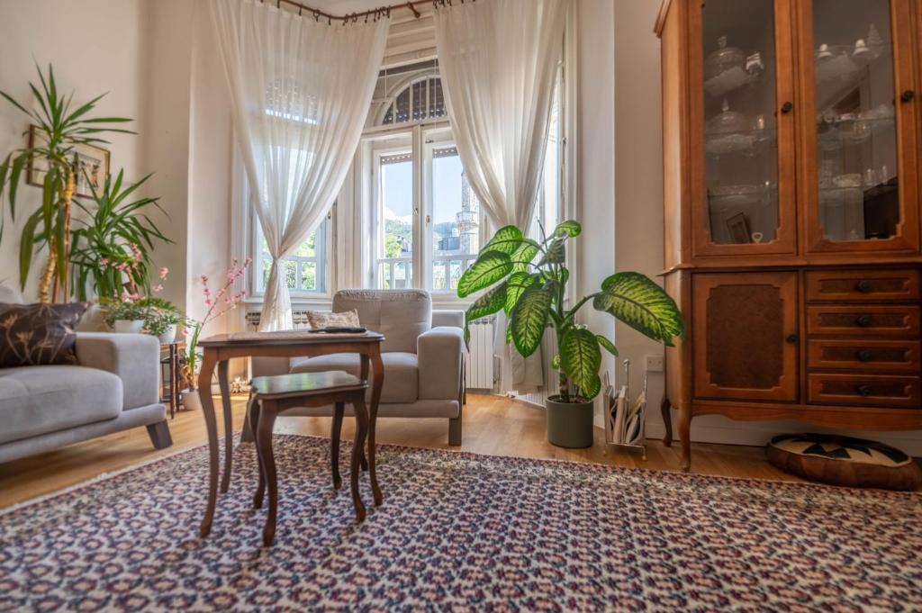 Ferhadija Street Apartment | The Best Location 130 m2 salon apartment