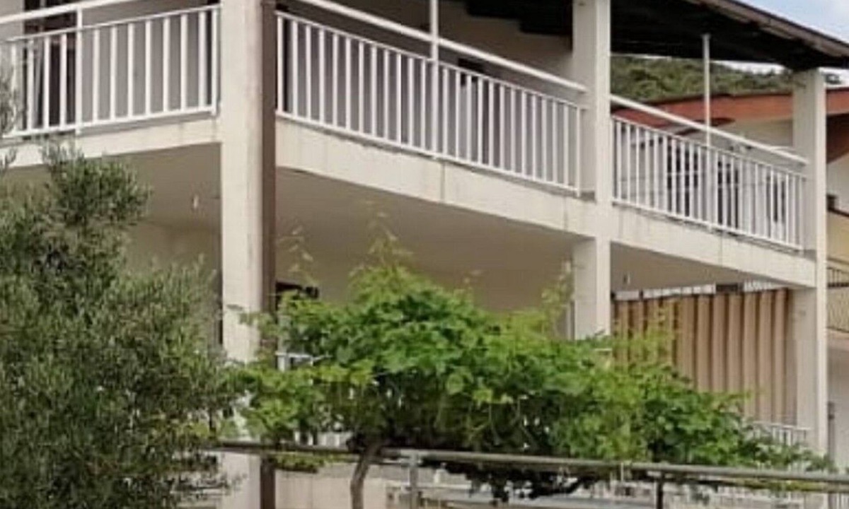 Drace Apartment | Three bedroom apartment with terrace and sea view Drače, Pelješac (A-25422-b)