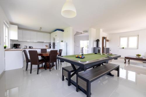 Rugvica House | Three-Bedroom Holiday Home Vida with Private Pool