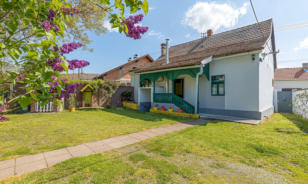 Velika House | Traditional Child Friendly Homestead Larva, Trenkovo, Croatia