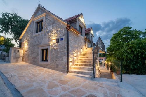 Splitska Villa | Traditional Dalmatian Stone House Ivana