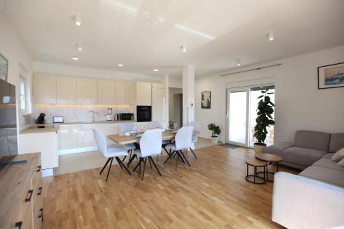 Kastel Stafilic Villa | Trogir Kaštela beautiful big house near the beach