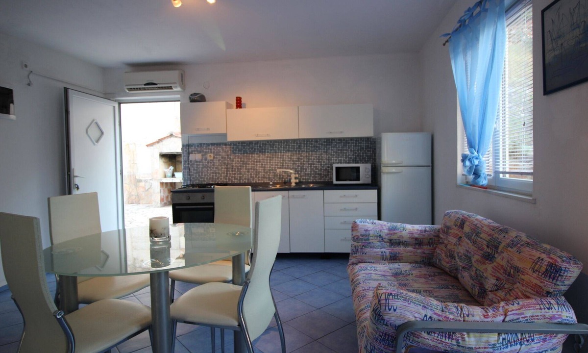 Zastrazisce Apartment | Two bedroom apartment with terrace and sea view Cove Vela Stiniva, Hvar (A-17075-a)