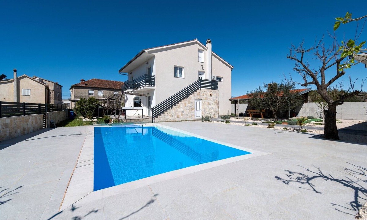 Drage Apartment | Two bedroom apartment with a swimming pool Drage, Biograd (A-23790-a)