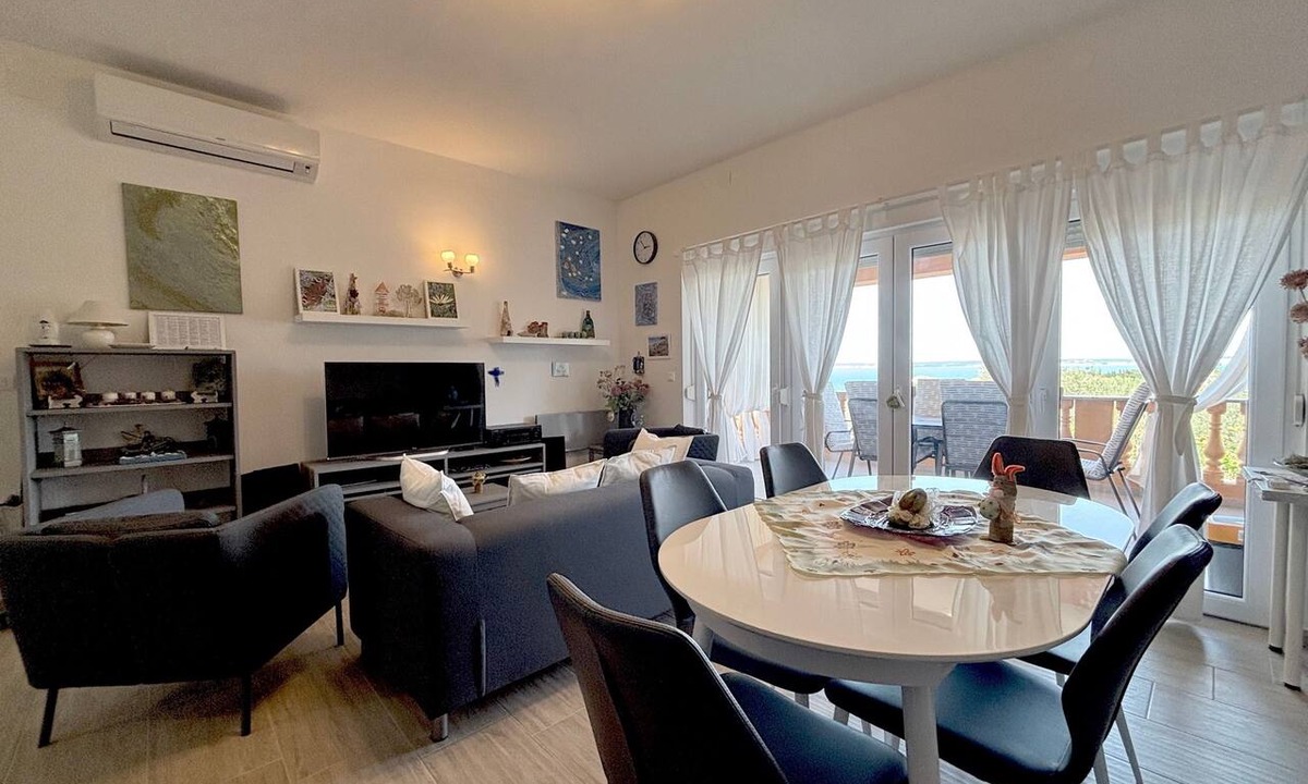 Lukoran Apartment | Two bedroom apartment with terrace and sea view Lukoran, Ugljan (A-24366-a)